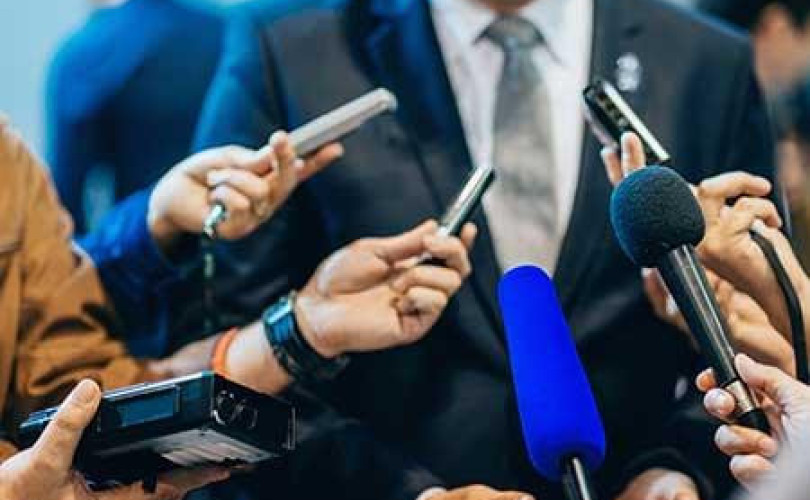 الأخصائي المعتمد في العلاقات العامة